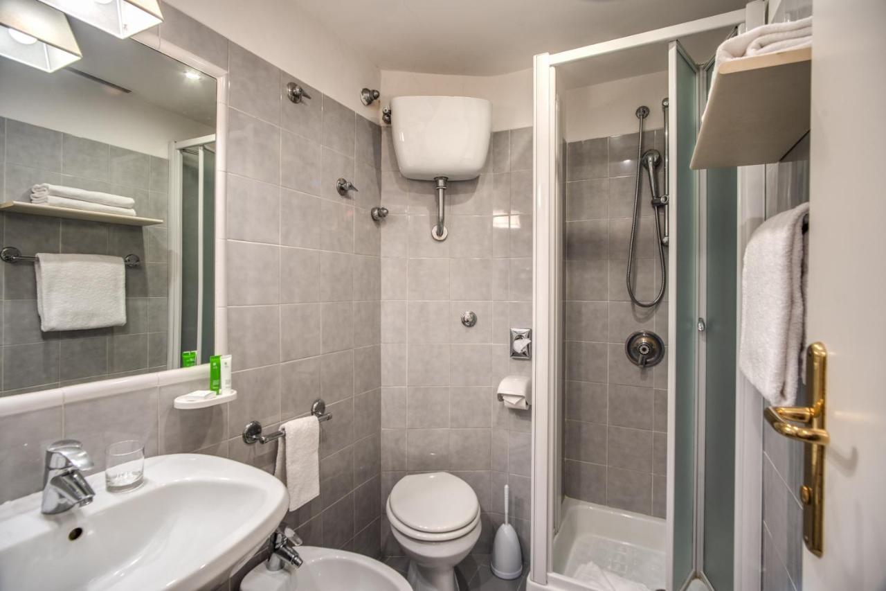 Twin Room,1319776624:JPEG